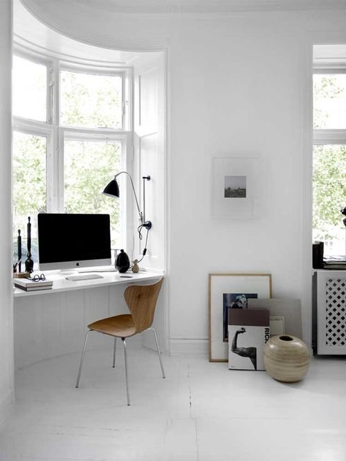 stress free organizing desk, decluttered space